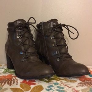 Heeled Lace Up Boots 👢